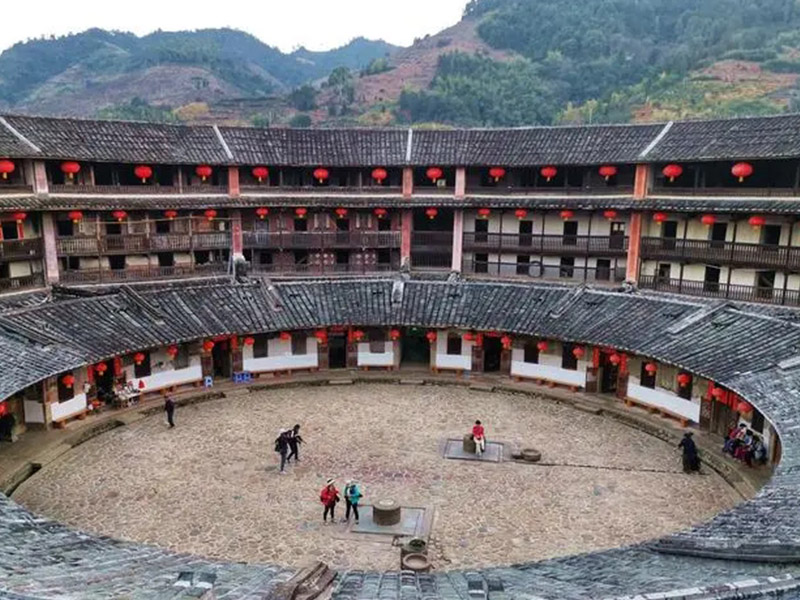 【作夥逗陣去旅行】金廈小三通~四人出團 經典閩南三城 泉州雙塔影、古樸華安土樓、浪漫鼓浪嶼、中山步行街五天四夜